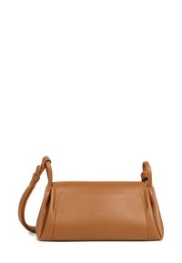 Borsa a mano in pelle marrone con superficie texture, forma rettangolare e due manici corti. Presenta un design minimalista e senza hardware visibile.