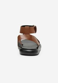 ONLY SHOES Sandales - cognac