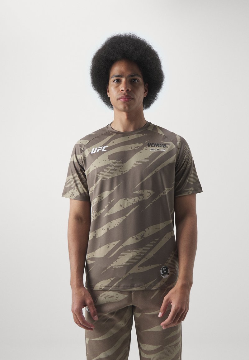 Venum UFC FIGHT WEEK 3.0 DRY TECH - Spordi T-särk - khaki