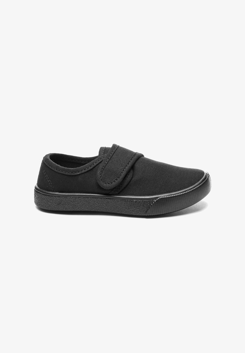 Chaussure en toile noire avec semelle en caoutchouc texturée et une large bride à scratch pour un réglage facile et un maintien sûr.