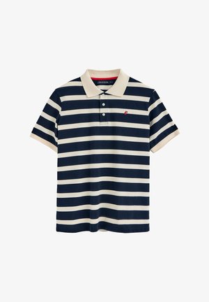 Koszulka polo z krótkim rękawem w granatowo-kremowe paski, z kołnierzykiem, trzema guzikami oraz czerwoną aplikacją logo na piersi. Materiał bawełniany.