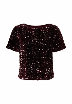 Top bordeaux a maniche corte completamente ricoperto di paillettes, con scollo rotondo e vestibilità morbida. La texture è liscia e lucida, riflettendo la luce.