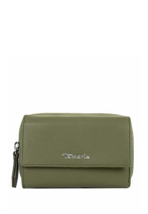 Olivengrønt læderpung med tekstur, lynlås og frontklap, mærket "Tamaris" med sølvbogstaver.