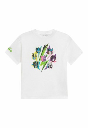 T-shirt bianca a maniche corte con grafica colorata raffigurante sette volti di robot stilizzati e un fulmine al centro.