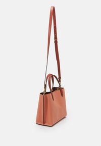 COACH WILLOW TOTE - Mala de mão - light coral multi