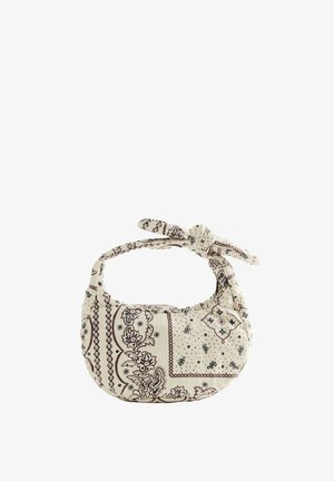 Klein stoffen schoudertasje met een beige achtergrond en een ingewikkeld donker paisley- en bloemenpatroon, met een geknoopte handvatdetail.