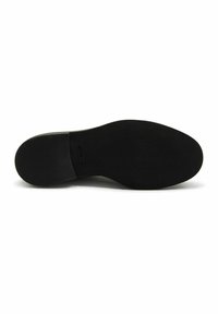 Semelle de chaussure en caoutchouc noir et texturé, avec un bout arrondi. Présente une indentation centrale et un logo de la marque au bas. Bords lisses.