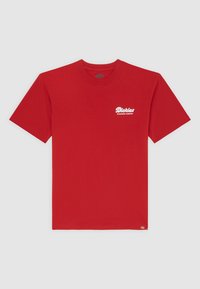 Camiseta de algodón roja con mangas cortas. Presenta un logo blanco en el lado izquierdo del pecho. Diseño clásico de cuello redondo, textura suave y dobladillo recto.