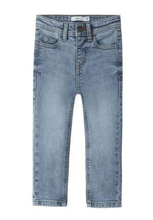 Jeans en denim bleu clair pour tout-petits avec poches avant, passants de ceinture et fermeture par bouton.