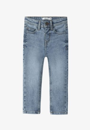 Jeans en denim bleu clair pour tout-petits avec poches avant, passants de ceinture et fermeture par bouton.