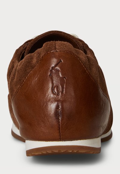 Polo Ralph Lauren THE LEATHER SUEDE PONY BALLERINA SNEAKER - Sneakers basse - coffee