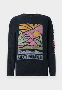 Svart langermet t-skjorte med et teksturert grafisk motiv av hender, sol og fjell i pastellfarger. Tekst "ROXY PARADISE" nederst.