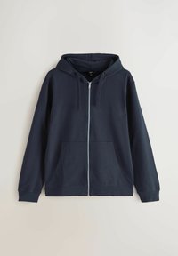 Navy Kapuzenpulli aus weichem Material, mit durchgehendem Reißverschluss, zwei Fronttaschen und gerippten Bündchen. Sauberes Design ohne sichtbare Muster.
