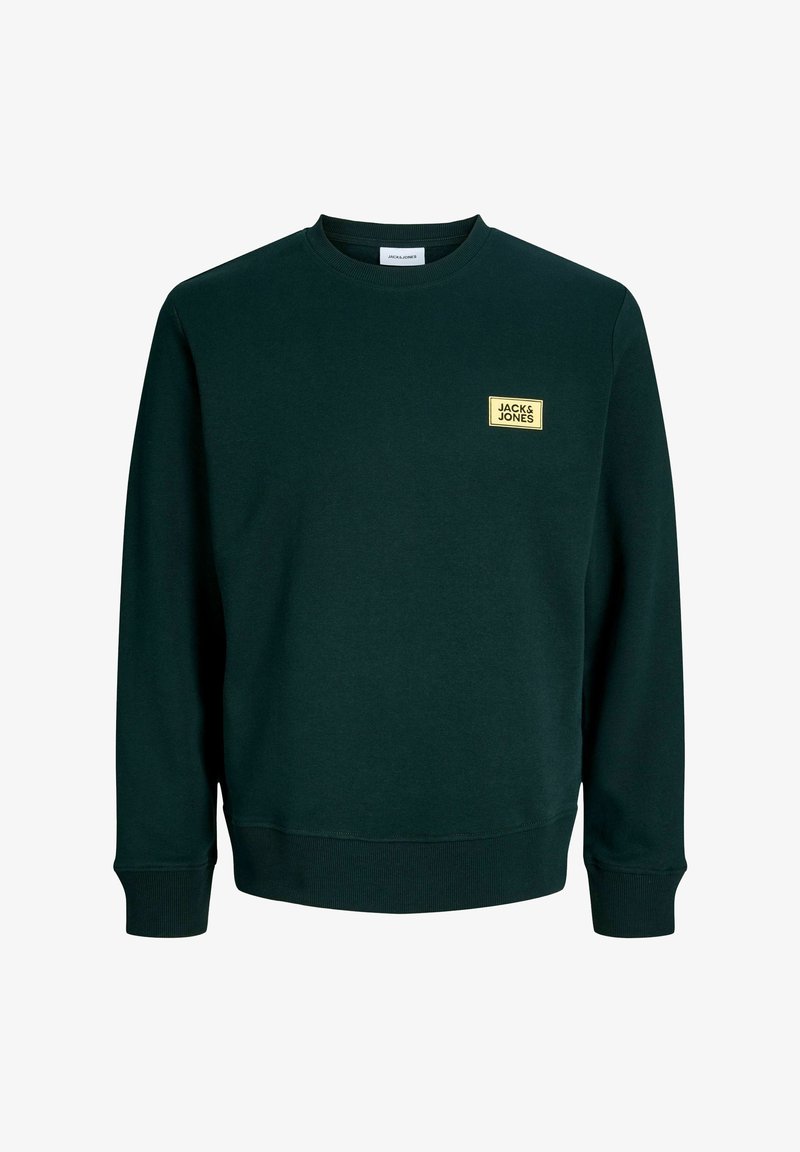 Sweat-shirt vert foncé à manches longues avec col rond, poignets et bas côtelés, avec un petit patch carré jaune avec le logo Jack & Jones sur la poitrine.