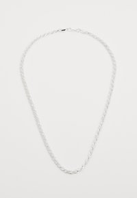 Collana in argento con design intrecciato, texture liscia e chiusura per un fissaggio sicuro. La lunghezza è adatta per essere indossata attorno al collo.