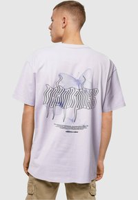 MJ Gonzales METAMORPHOSE  - Camiseta estampada - lilac
