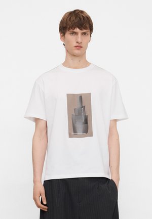 - T-shirt z nadrukiem