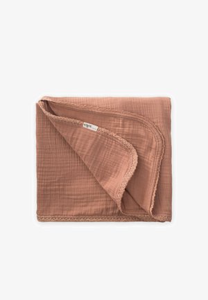 Blødt brunt tekstureret bomuldstæppe med blondetop, delvist foldet, der viser "cigit" mærketag i hjørnet.