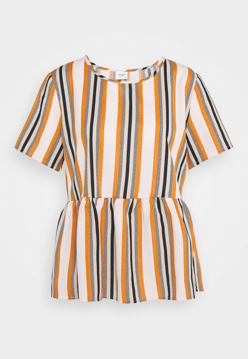 Top peplum hecho de una tela ligera con rayas verticales en naranja, negro y blanco, cuello redondo y mangas cortas.