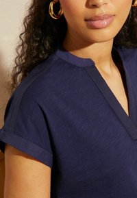 Love & Roses Paprasti marškinėliai - navy blue