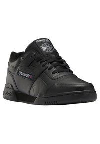 Baskets en cuir noir Reebok Classic avec lacets, logo de la marque sur le côté et la languette, et semelle texturée pour une bonne adhérence.