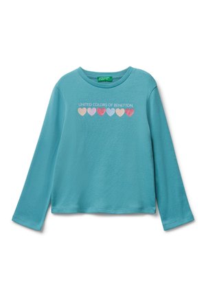 Langärmliges türkisfarbenes Shirt mit Rundhalsausschnitt. Mit mehrfarbigem Herz-Graphic und dem Text "UNITED COLORS OF BENETTON". Weicher Stoff.