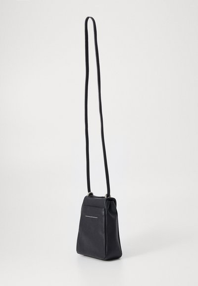 MM6 Maison Margiela NUMERIC BAG SMALL - Mala a tiracolo - black
