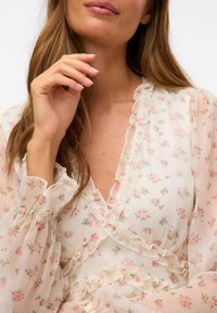 Vero Moda VMSMILLA FRILL  - Vardagsklänning - bright white
