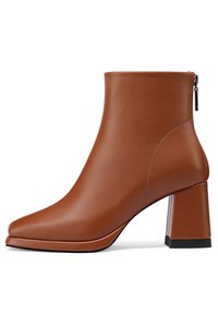 Stivale alla caviglia in pelle marrone con punta affilata, tacco a blocco e chiusura con zip. Texture liscia con dettagli di cucitura minimi.