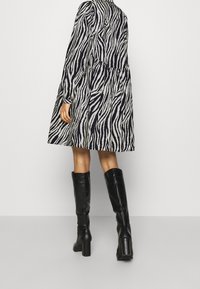 YAS Abito a camicia - black