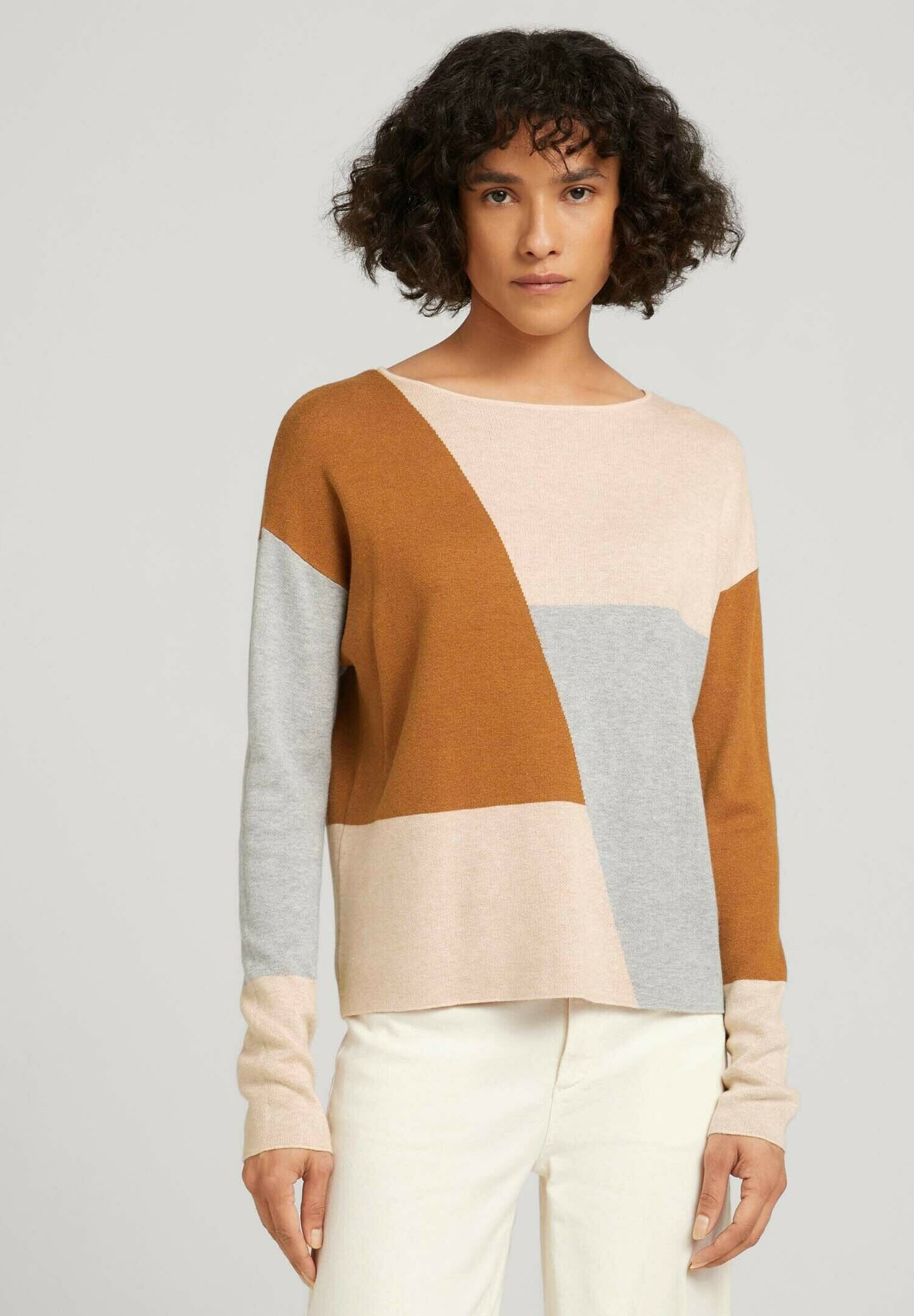 colour blocking pullover