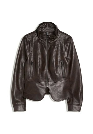 Veste en cuir marron foncé avec fermeture éclair sur le devant, col montant avec boucle et deux poches verticales zippées.