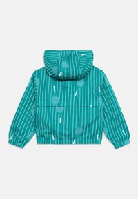 Τζάκετ με κουκούλα σε πετρόλ χρώμα με λευκές κάθετες ρίγες και μοτίβα με ρακέτες τένις, ελαστικές μανσέτες και λεπτομέρεια στο άνοιγμα στην πλάτη, απλωμένο επίπεδα που δείχνει την πίσω όψη.