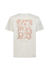 Crème katoenen t-shirt met een grote abstracte bloemgrafiek in lichtroze, met de tekst "Petro Industries" onderaan. Korte mouwen, ronde hals.
