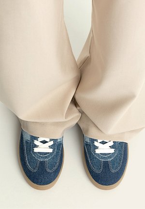 Stradivarius, Baskets basses - blue denim