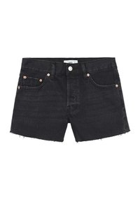 Shorts de mezclilla negra con dobladillo deshilachado, diseño de cinco bolsillos y herrajes de botón plateado. Textura suave con detalles de costura mínimos.