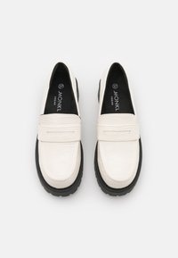 Monki Sapatos sem atacadores - white
