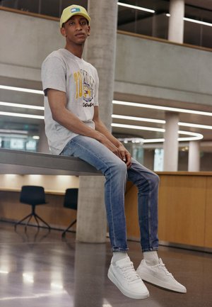 HALF COLLEGE TEE UNISEX - T-shirt con stampa - silver grey