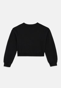 Felpa nera cropped con maniche lunghe e polsini e orlo a costine, mostrata piatta da dietro su uno sfondo bianco.