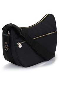 Borsa a tracolla nera in ecopelle testurizzata con zip dorate, dotata di una ampia tracolla nera impresso con il nome del marchio.