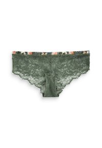 Zaļas mežģīņu sieviešu hipster apakšbikses ar ziedu auduma jostas detaļu uz baltā fona.