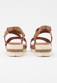 Tamaris Sandály na platformě - brown
