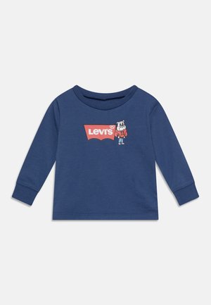 Mørkeblå langærmet skjorte til småbørn med rødt Levi's-logo og tegneserie- bulldog iført en rød sweater med tallet 73 på brystet.