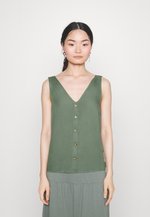 VMBUMPY Shirts - Laurel Wreath