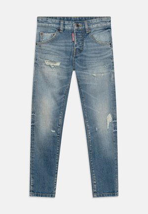 Jeans in denim blu chiaro con una vestibilità slim, dettagli strappati, cinque tasche e chiusura frontale con bottone.