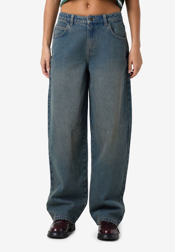 NMHAZAL BARREL - Jeans Relaxed Fit