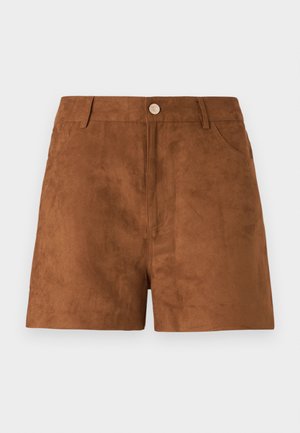 Brune ruskinds-shorts med en glat overflade, med en front knaplukning og sidelommer. Lige snit og længde til midt på låret.