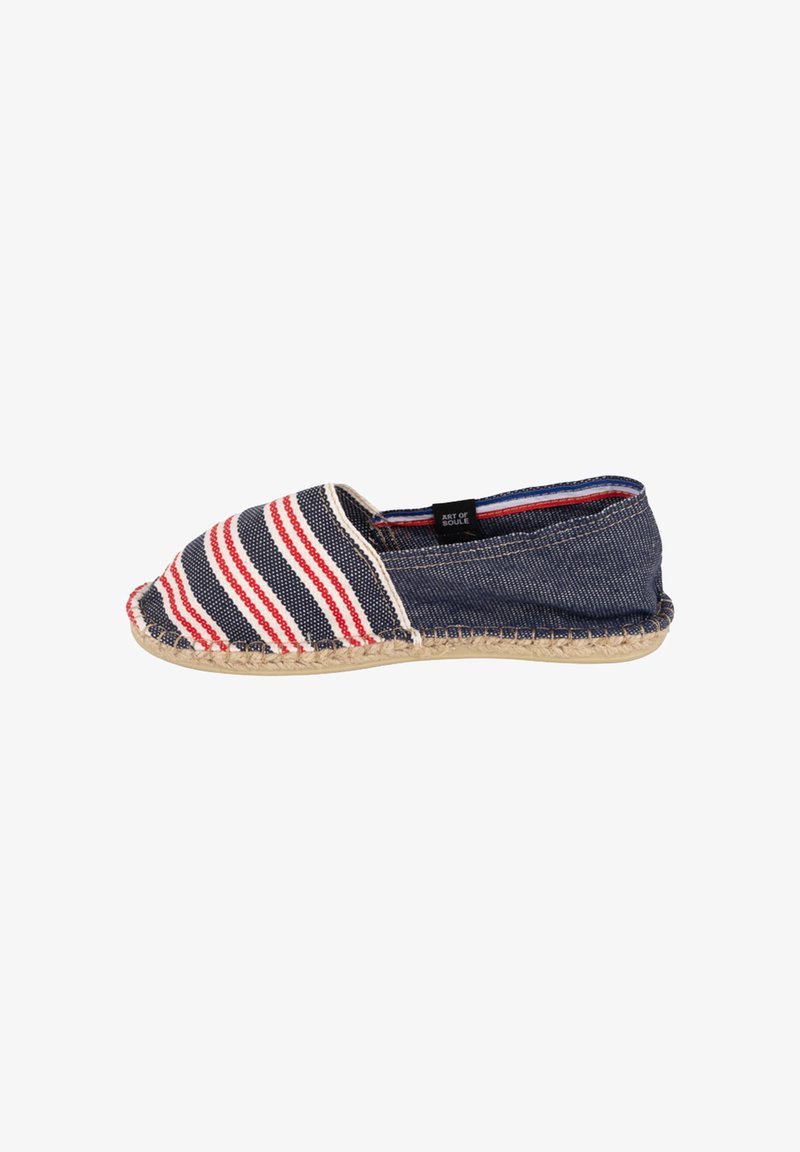 Chaussure espadrille avec avant rayé rouge, blanc et bleu et arrière uni bleu, semelle en jute tressée, et étiquette "Art of Soule" sur le côté.