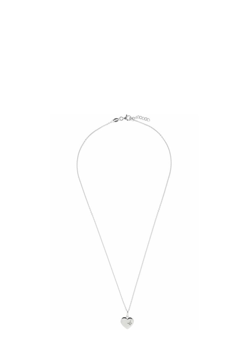 Collana d'argento con pendente a forma di cuore caratterizzato da un'accento a stella, su una catena sottile con chiusura e lunghezza regolabile.
