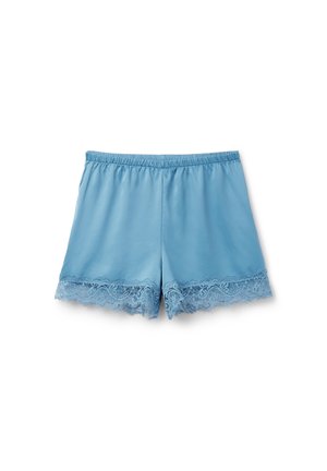 Hellblaue Satinschlafshorts mit elastischem Bund und Spitzenbesatz entlang des Saums, auf weißem Hintergrund dargestellt.